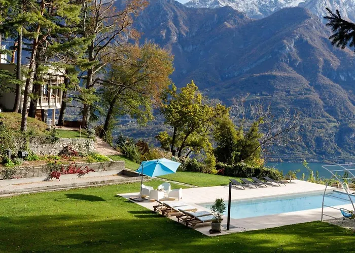 Villa Spectacular Mid-century With Astonishing Views Of